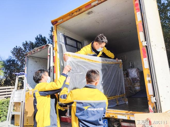 周末半径”压缩到 500 米新葡京在深圳安东易迷你仓把“(图2)